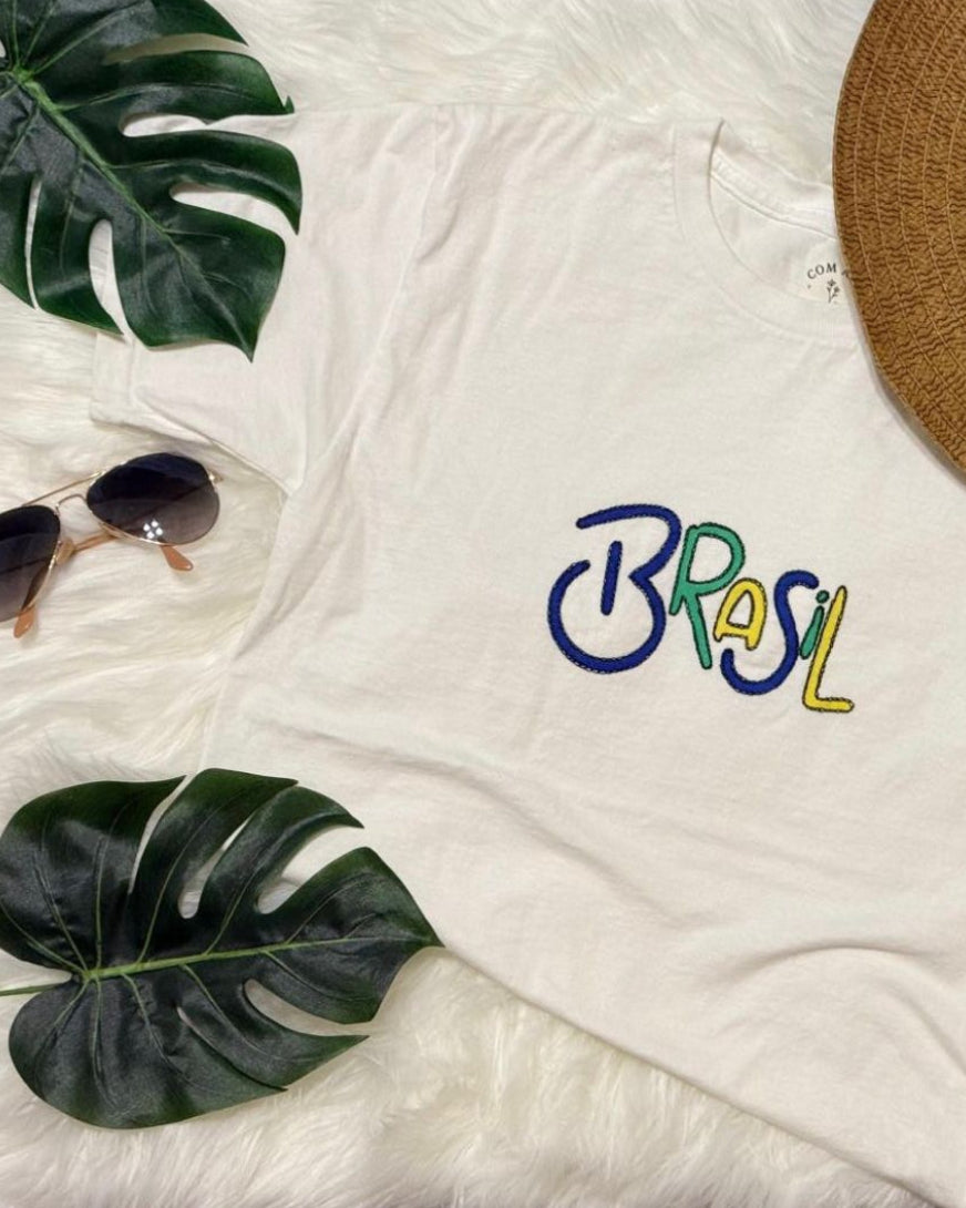Camiseta Bordada Brasil - Branca - Tamanho M