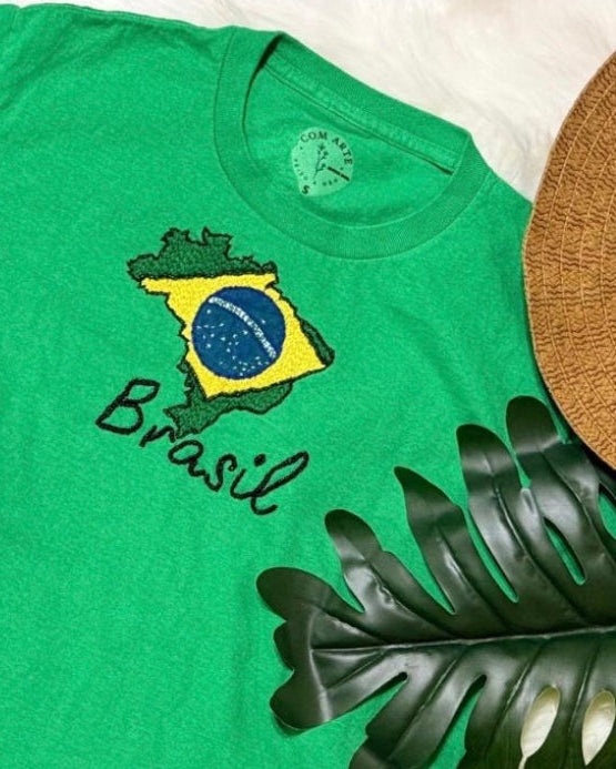 Camiseta Bordada Mapa Brasil - Verde - Tamanho M