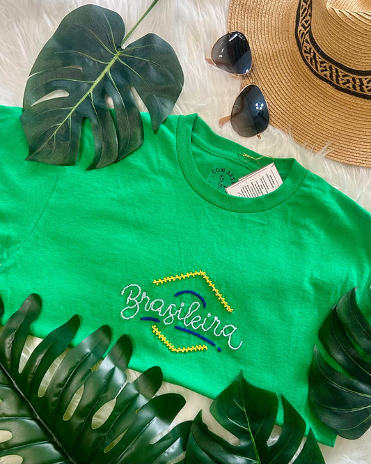 Camiseta Bordada Brasileira - Verde- Tamanho M