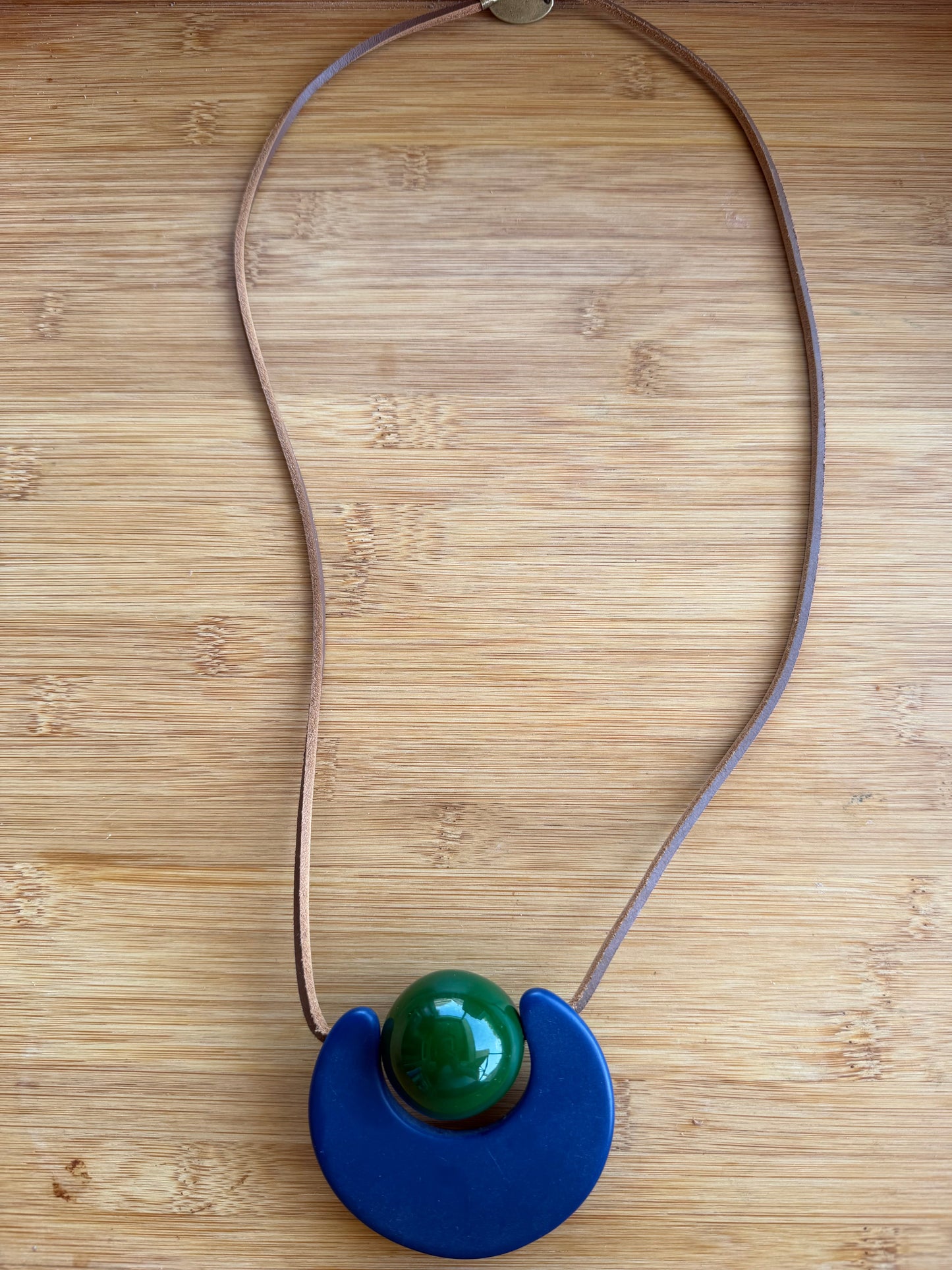 Colar em resina Azul e Verde