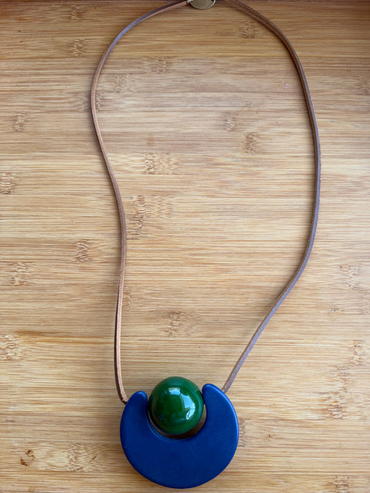 Colar em resina Azul e Verde