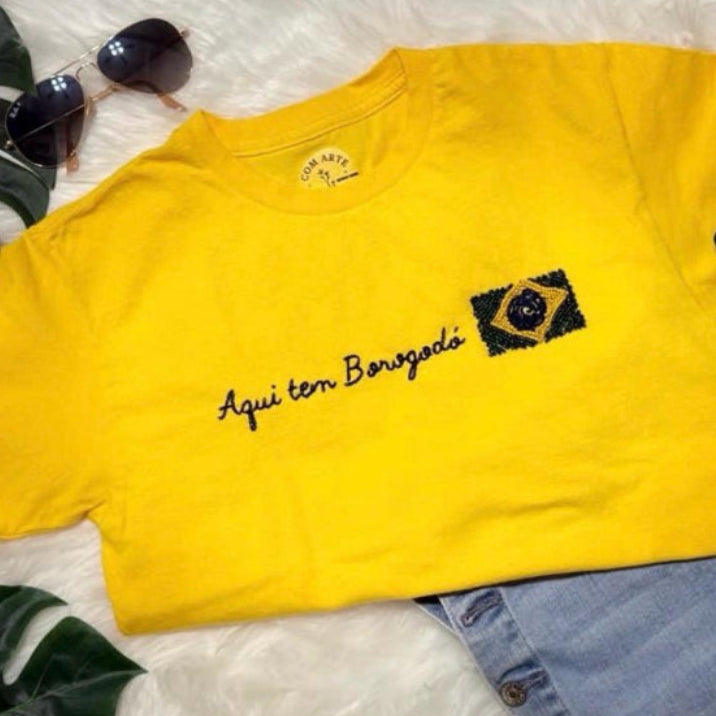 Camiseta Bordada - Amarela - Tamanho  S (Slim)
