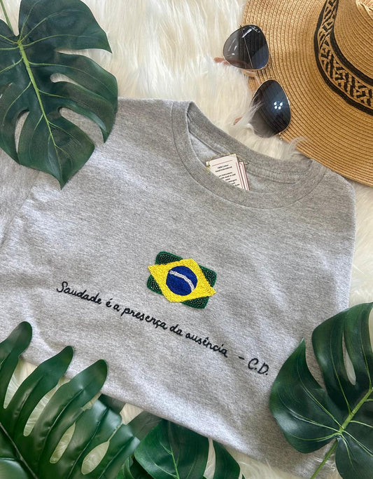 Camiseta Bordada Bandeira - Cinza - Tamanho S