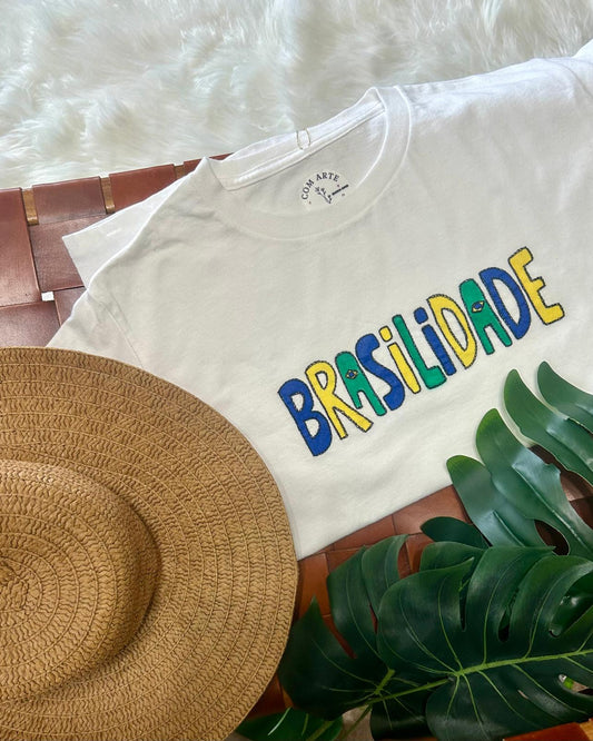 Camiseta Bordada Brasilidade - Branca - Tamanho S